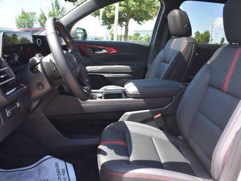 New 2026 Chevrolet Traverse RS w/ LPO, Floor Liner Package AWD/4WD image 15