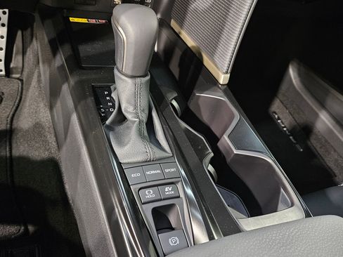 New 2026 Toyota Camry Hybrid FWD image 18