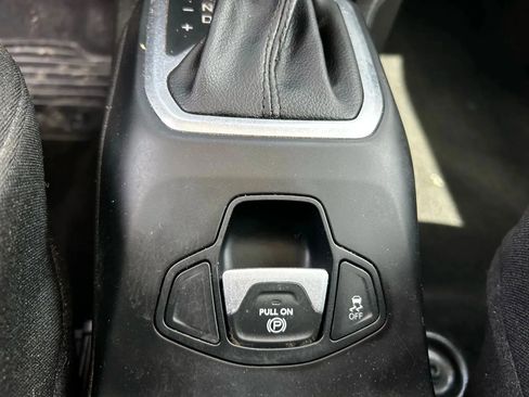 Used 2021 Jeep Renegade Latitude AWD/4WD image 27