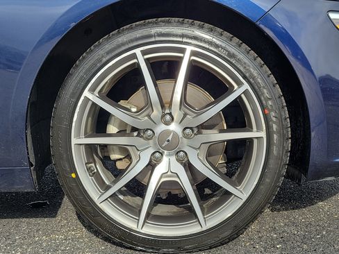 Used 2023 Genesis G70 2.0T image 5