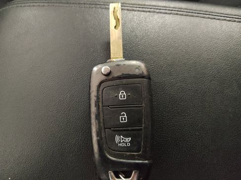 Used 2020 Hyundai Santa Fe SE FWD image 32