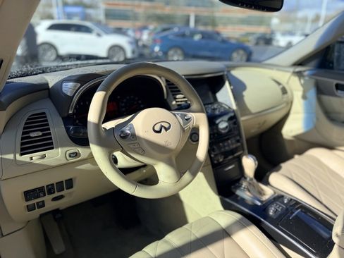 Used 2011 INFINITI FX35 2WD w/ Premium Pkg image 12