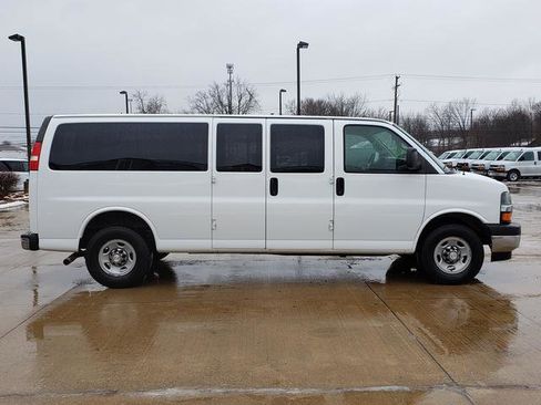 Used 2017 Chevrolet Express 3500 LT w/ LT Preferred Equipment Group image 7