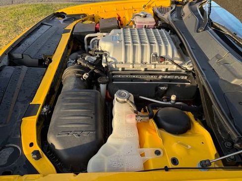 Used 2017 Dodge Challenger SRT Hellcat image 32