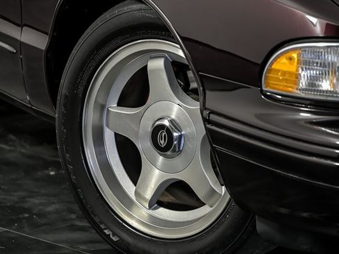 Used 1995 Chevrolet Impala SS RWD image 3