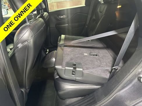 Used 2019 Jeep Cherokee Limited w/ Technology Group AWD/4WD image 16