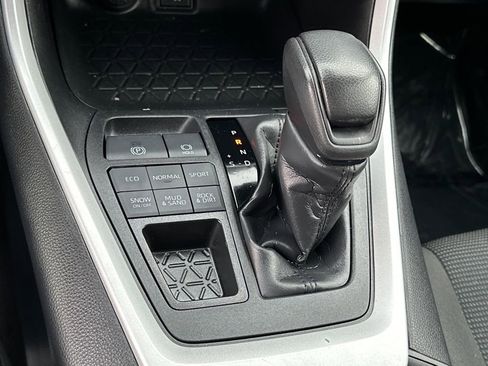Used 2024 Toyota RAV4 LE AWD/4WD image 26