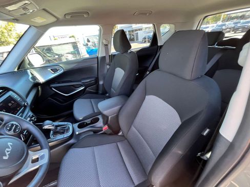 Used 2025 Kia Soul LX w/ LX Technology Package image 36