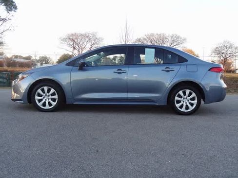 Used 2025 Toyota Corolla LE image 2