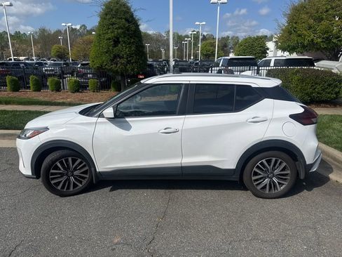 Used 2021 Nissan Kicks SV w/ Exterior Package image 3