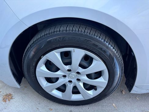 Used 2022 Toyota Corolla LE image 11