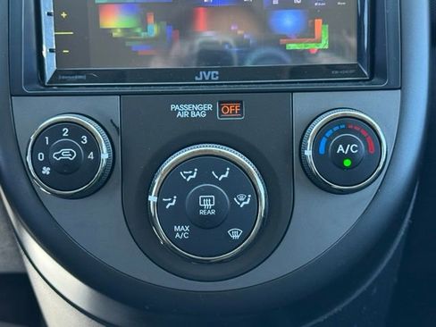 Used 2010 Kia Soul + w/ Audio Pkg FWD image 25