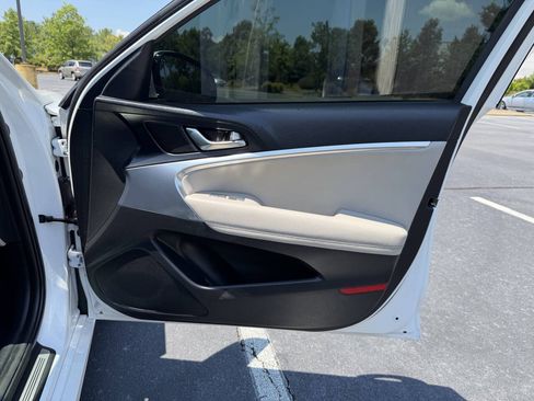 Used 2020 Genesis G70 2.0T RWD image 17