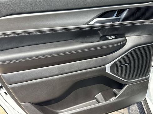 New 2026 Jeep Grand Wagoneer Limited image 12