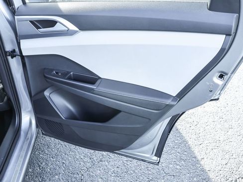 New 2025 Volkswagen Taos SE image 37