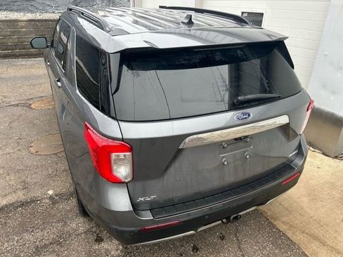 Certified 2022 Ford Explorer XLT w/ Equipment Group 202A image 4