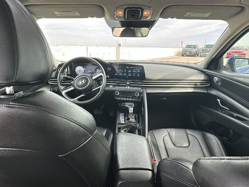 Used 2025 Hyundai Elantra Limited FWD image 30