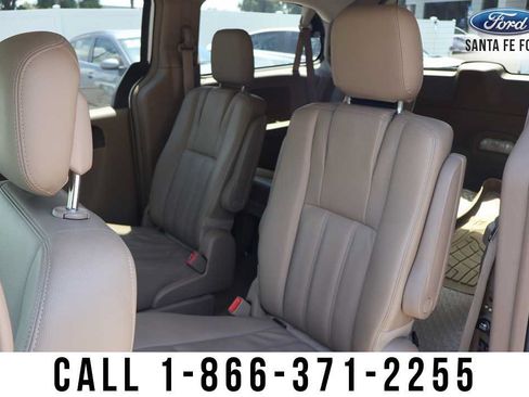 Used 2016 Chrysler Town & Country Touring FWD image 15