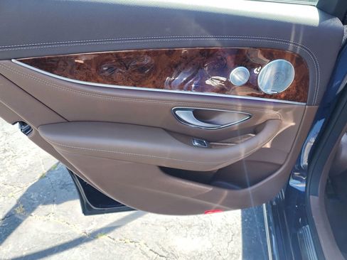Used 2018 Mercedes-Benz E 300 E 300 4MATIC Sedan 4D image 23