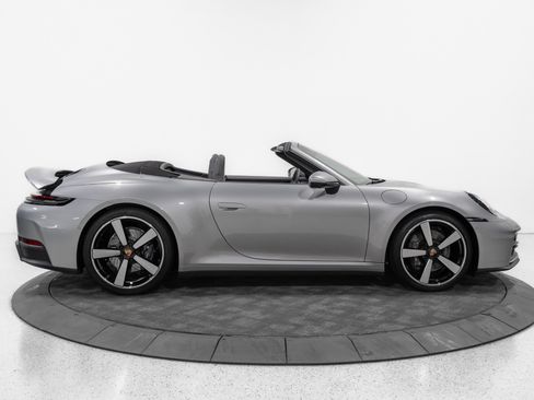 Used 2025 Porsche 911 Carrera RWD image 11