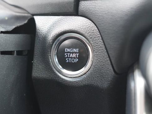 Used 2020 Toyota RAV4 XLE w/ Convenience Package FWD image 23