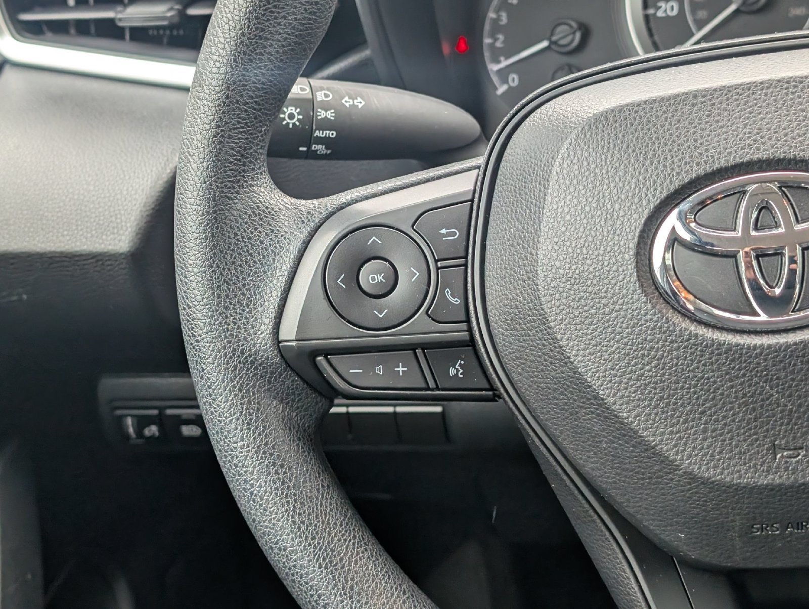 Used 2020 Toyota Corolla LE FWD image 17