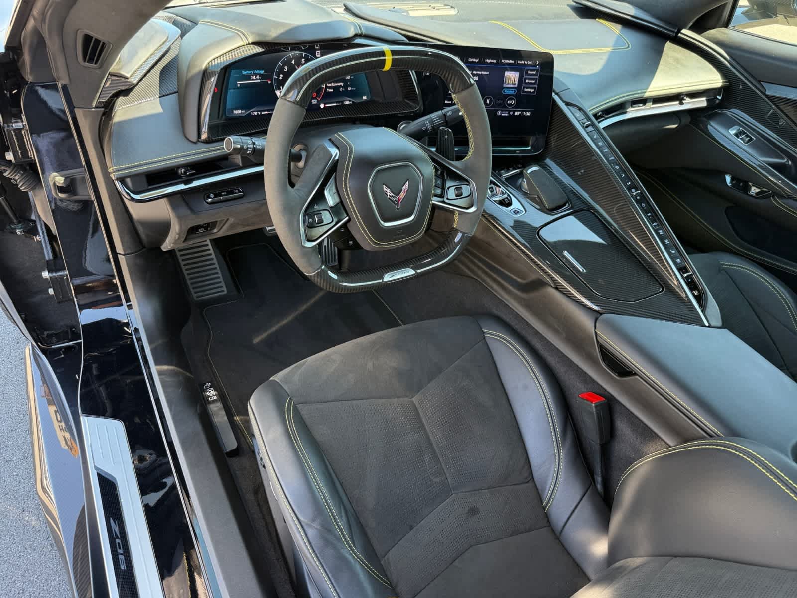 Used 2023 Chevrolet Corvette Z06 w/ Z07 Performance Package RWD image 11