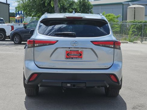 Used 2020 Toyota Highlander Limited FWD image 4