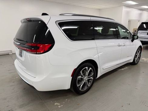 New 2026 Chrysler Pacifica Pinnacle image 6