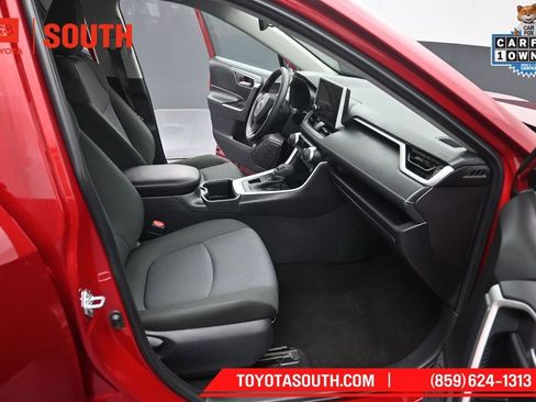 Used 2025 Toyota RAV4 XLE AWD/4WD image 29