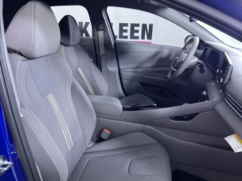 Used 2025 Hyundai Elantra Sport image 24