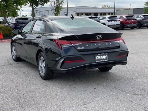 New 2026 Hyundai Elantra SE FWD image 5