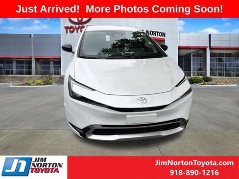 Used 2026 Toyota Prius Plug-In Hybrid FWD image 2