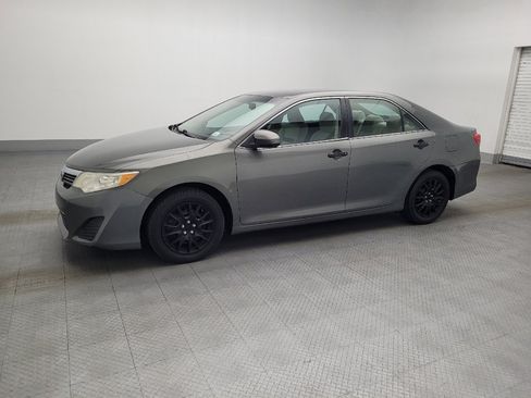 Used 2014 Toyota Camry L image 2