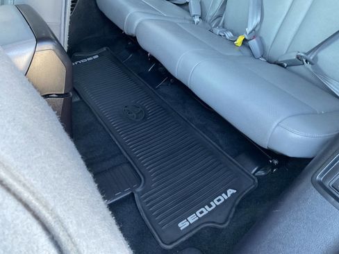 Used 2018 Toyota Sequoia Platinum image 42