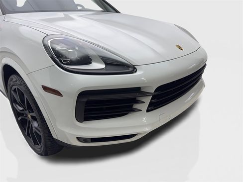 Used 2020 Porsche Cayenne w/ Premium Package image 17