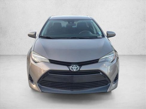 Used 2018 Toyota Corolla LE FWD image 2