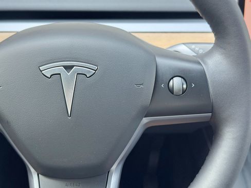 Used 2023 Tesla Model Y Long Range AWD/4WD image 19