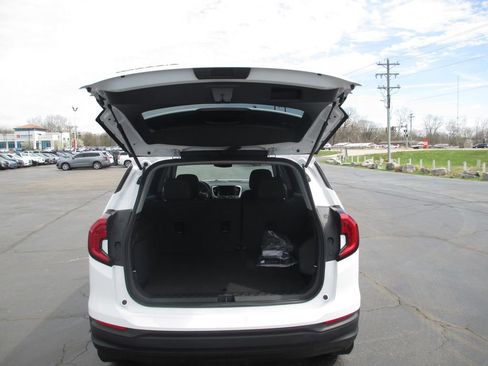 Used 2023 GMC Terrain SLE image 7