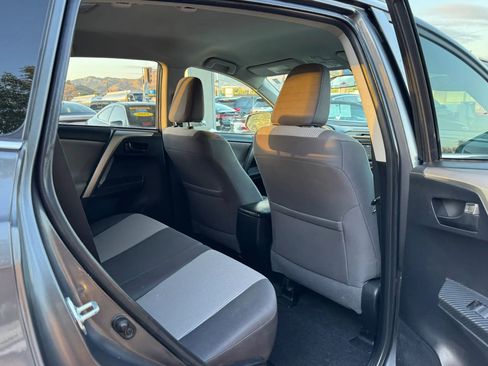 Used 2015 Toyota RAV4 LE AWD/4WD image 19