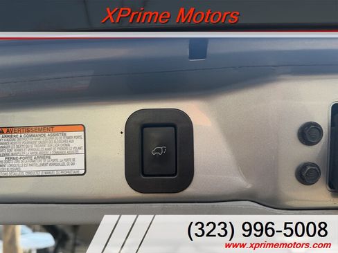 Used 2015 Toyota Sienna XLE w/ XLE Navigation Package FWD image 15