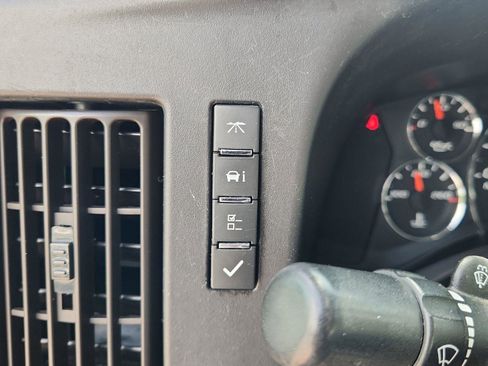 Used 2018 Chevrolet Express 2500 w/ Driver Convenience Package RWD image 26