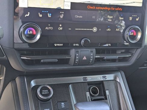 Used 2024 Lexus GX 550 w/ Accessory Package (Z1) AWD/4WD image 14
