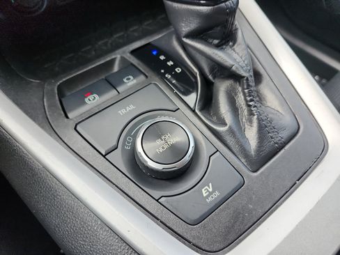 Used 2022 Toyota RAV4 LE AWD/4WD image 20