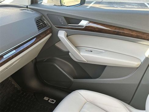 Used 2020 Audi Q5 2.0T Premium image 34