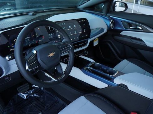 New 2025 Chevrolet Equinox EV LT image 22