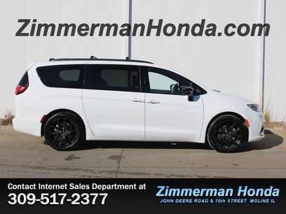 Used 2025 Chrysler Pacifica Limited