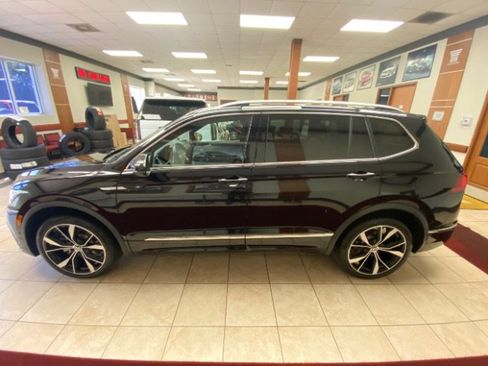 Used 2024 Volkswagen Tiguan SEL R-Line AWD/4WD image 4