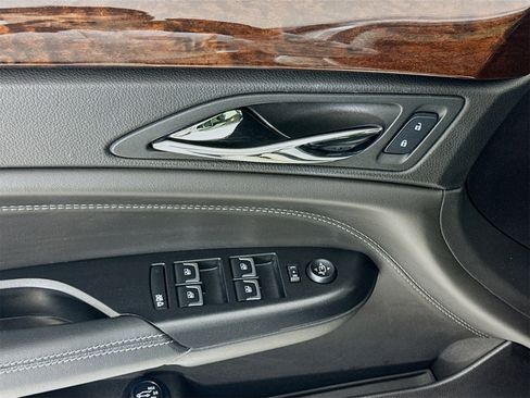 Used 2016 Cadillac SRX Luxury image 18