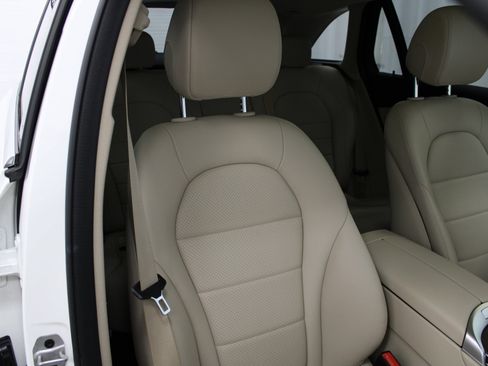 Used 2022 Mercedes-Benz GLC 300 4MATIC image 32